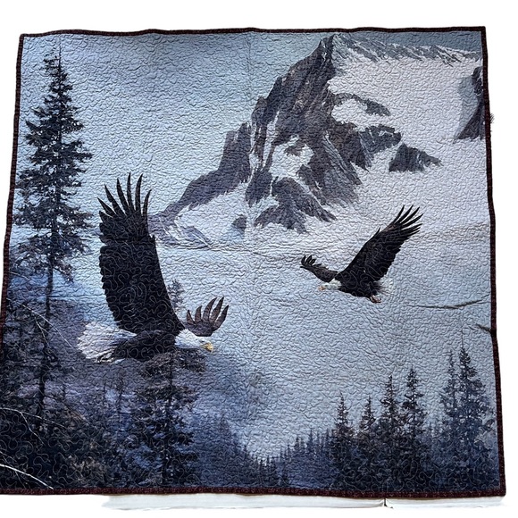 Bald Eagle Soaring Handcrafted Quilt Throw Decorative Gray USA 40” x 38” - Picture 1 of 12